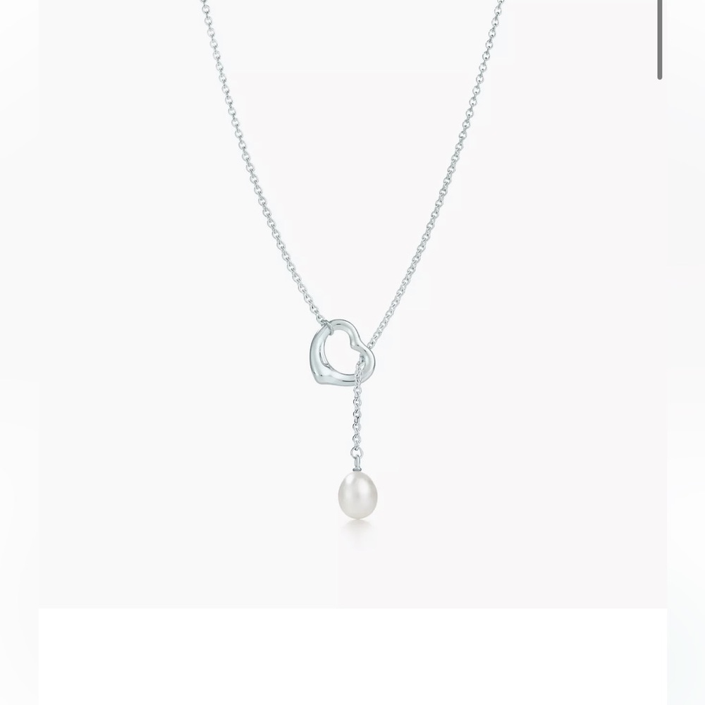 Tiffany & Co. Elsa Peretti®
Open Heart Lariat Necklace
in Silver with Pearl